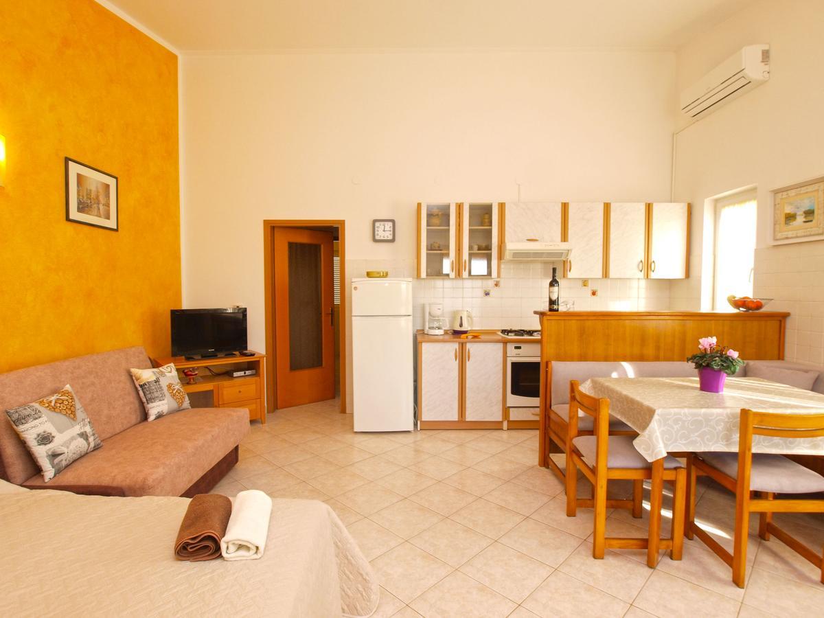 Apartments Iva 1534 Pula Exterior photo