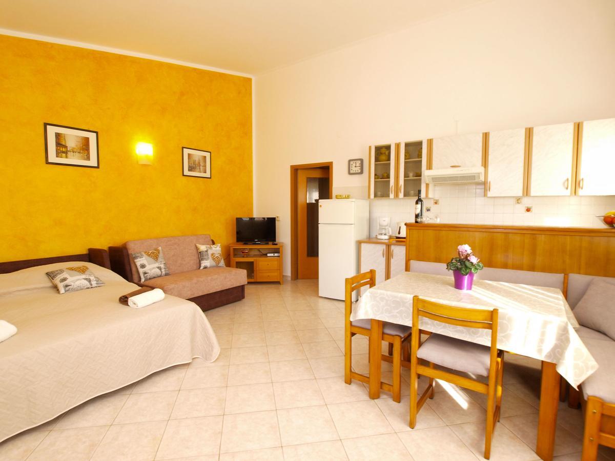 Apartments Iva 1534 Pula Exterior photo