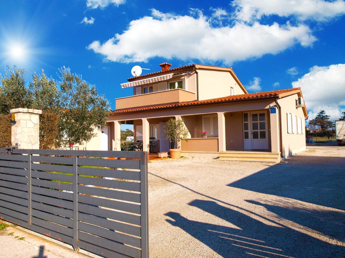 Apartments Iva 1534 Pula Exterior photo